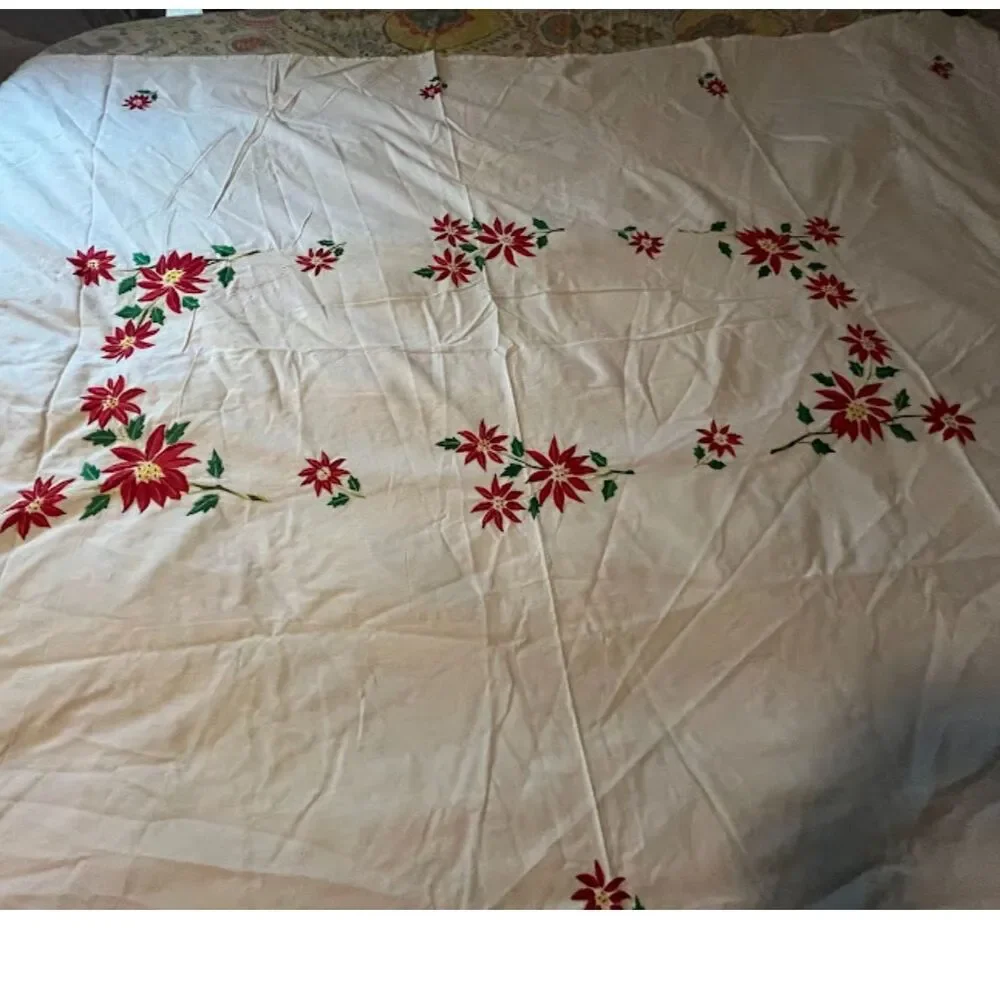 Vintage White Tablecloth 90x57 Hand Embroidered Red Floral Linen Farmhouse - Picture 4 of 5